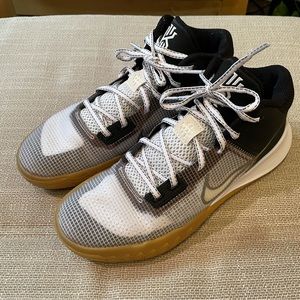Nike Kyrie Flytrap 4 (8M / 9.5W)